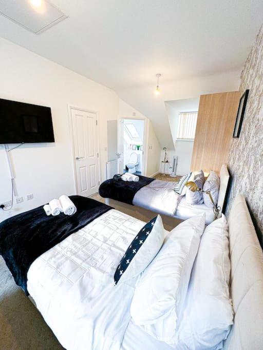 Contractors, Families, Tourists & Groups Welcome Sleeps Upto 9, Garden, Pet Allowed, Parking Included! Birmingham Exteriér fotografie