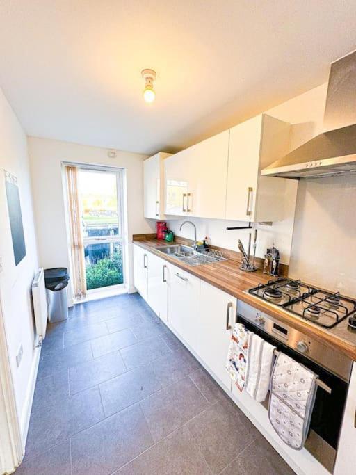 Contractors, Families, Tourists & Groups Welcome Sleeps Upto 9, Garden, Pet Allowed, Parking Included! Birmingham Exteriér fotografie