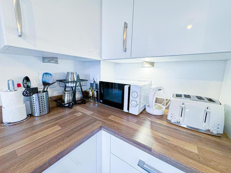 Contractors, Families, Tourists & Groups Welcome Sleeps Upto 9, Garden, Pet Allowed, Parking Included! Birmingham Exteriér fotografie
