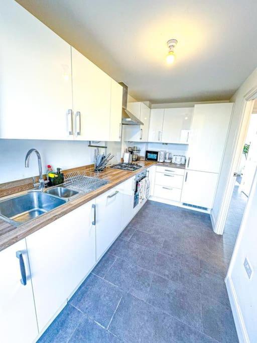 Contractors, Families, Tourists & Groups Welcome Sleeps Upto 9, Garden, Pet Allowed, Parking Included! Birmingham Exteriér fotografie