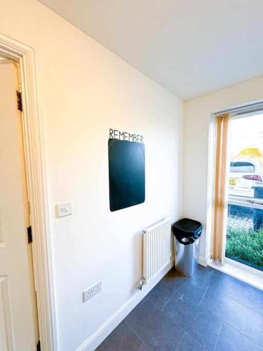 Contractors, Families, Tourists & Groups Welcome Sleeps Upto 9, Garden, Pet Allowed, Parking Included! Birmingham Exteriér fotografie