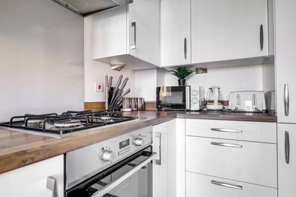 Contractors, Families, Tourists & Groups Welcome Sleeps Upto 9, Garden, Pet Allowed, Parking Included! Birmingham Exteriér fotografie