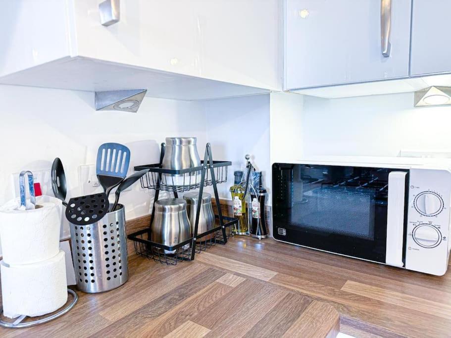 Contractors, Families, Tourists & Groups Welcome Sleeps Upto 9, Garden, Pet Allowed, Parking Included! Birmingham Exteriér fotografie