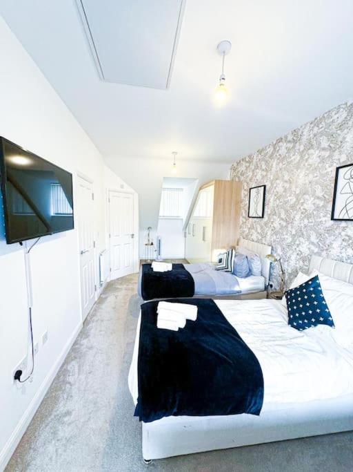 Contractors, Families, Tourists & Groups Welcome Sleeps Upto 9, Garden, Pet Allowed, Parking Included! Birmingham Exteriér fotografie
