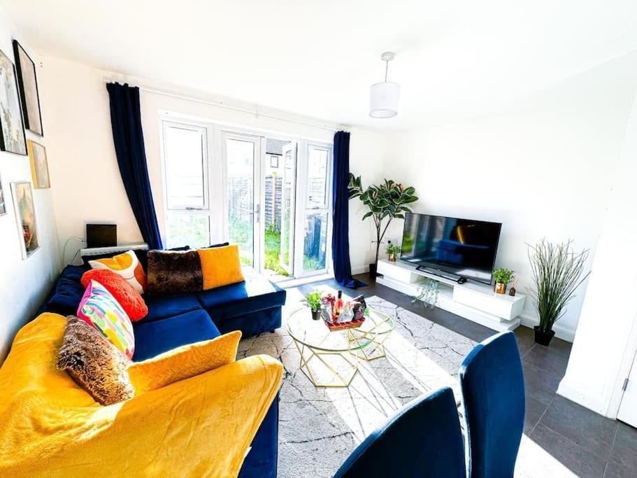 Contractors, Families, Tourists & Groups Welcome Sleeps Upto 9, Garden, Pet Allowed, Parking Included! Birmingham Exteriér fotografie