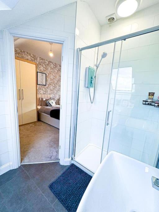 Contractors, Families, Tourists & Groups Welcome Sleeps Upto 9, Garden, Pet Allowed, Parking Included! Birmingham Exteriér fotografie